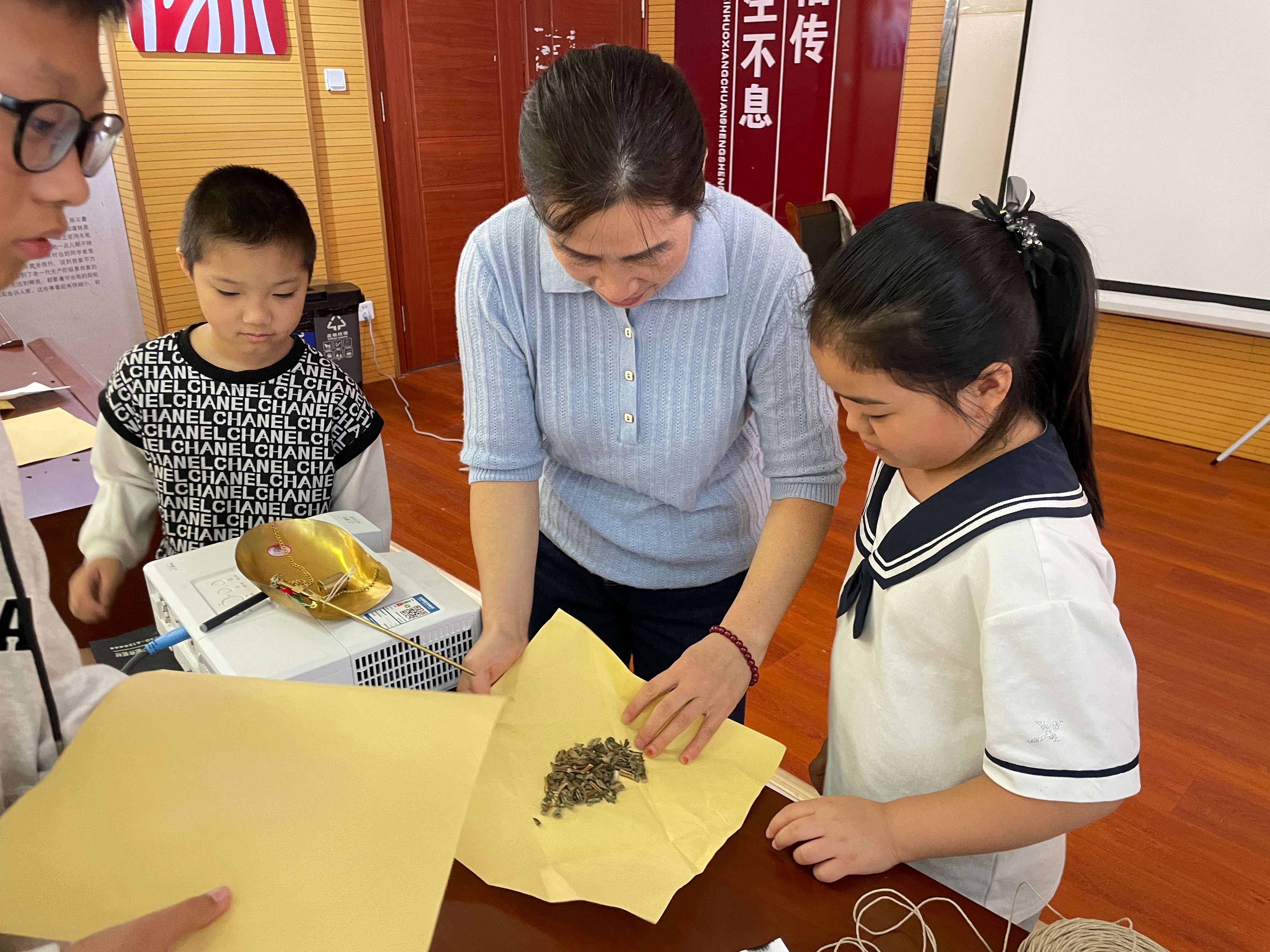 “探索中医奥秘，传承中华国粹”研学活动 主题活动 第3张