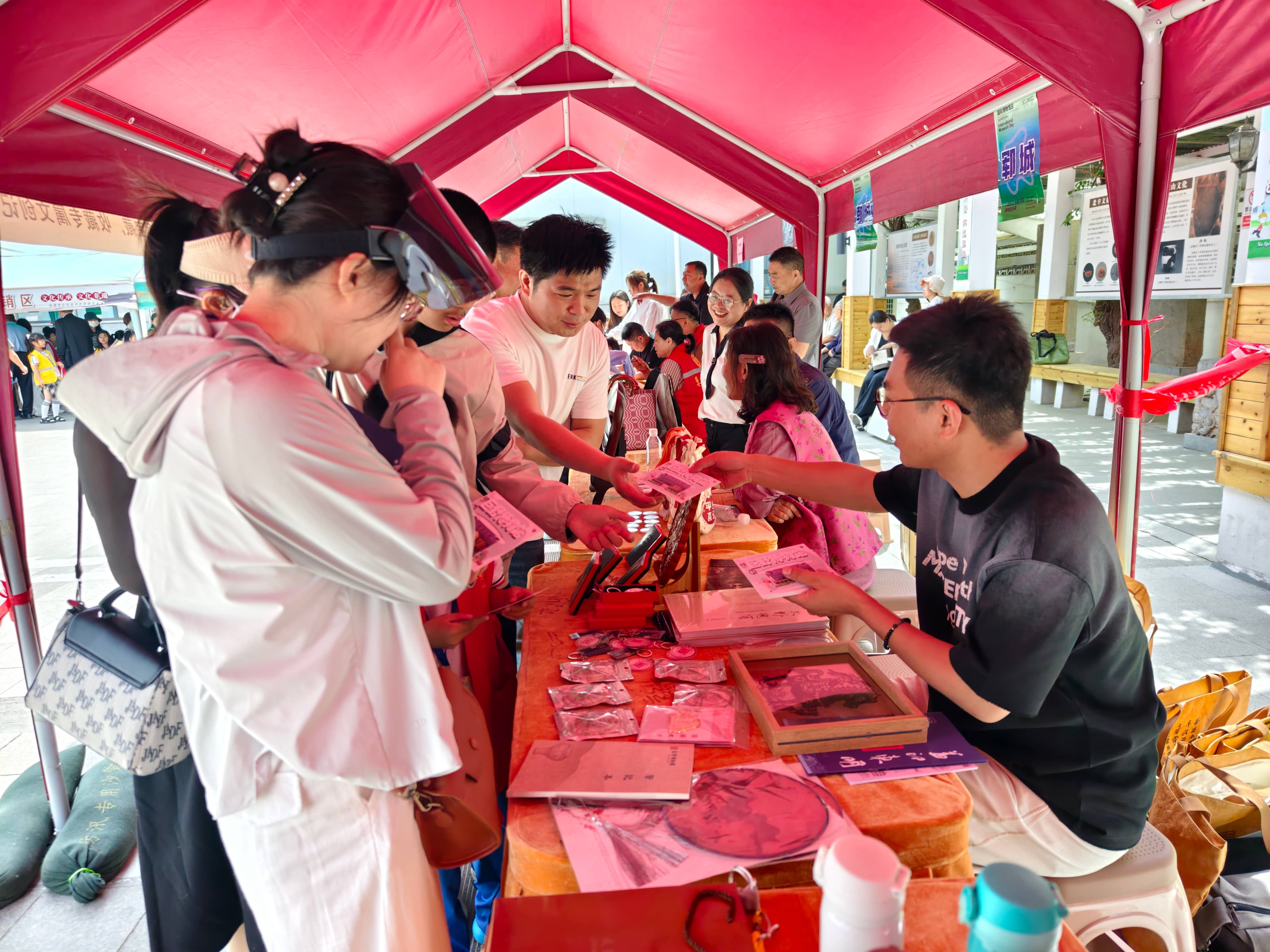 5·18国际博物馆日|巨野县博物馆赴菏泽探路文博未来，文创非遗引关注！ 参观报道 第2张