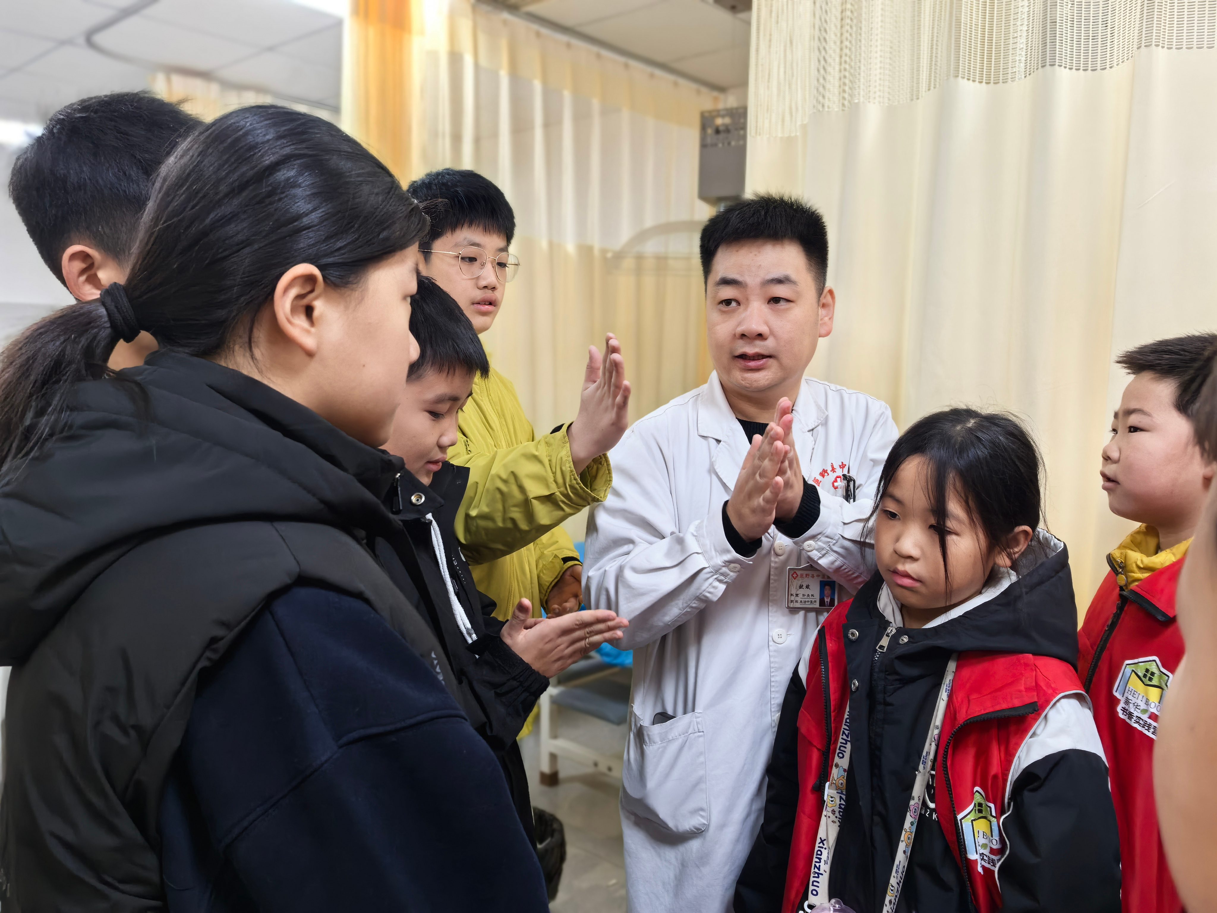 15(1).jpg 古香承文脉 巧手制香囊——巨野县博物馆走进巨野县中医医院开展特色研学活 主题活动 第4张 古香承文脉 巧手制香囊——巨野县博物馆走进巨野县中医医院开展特色研学活 主题活动 第4张