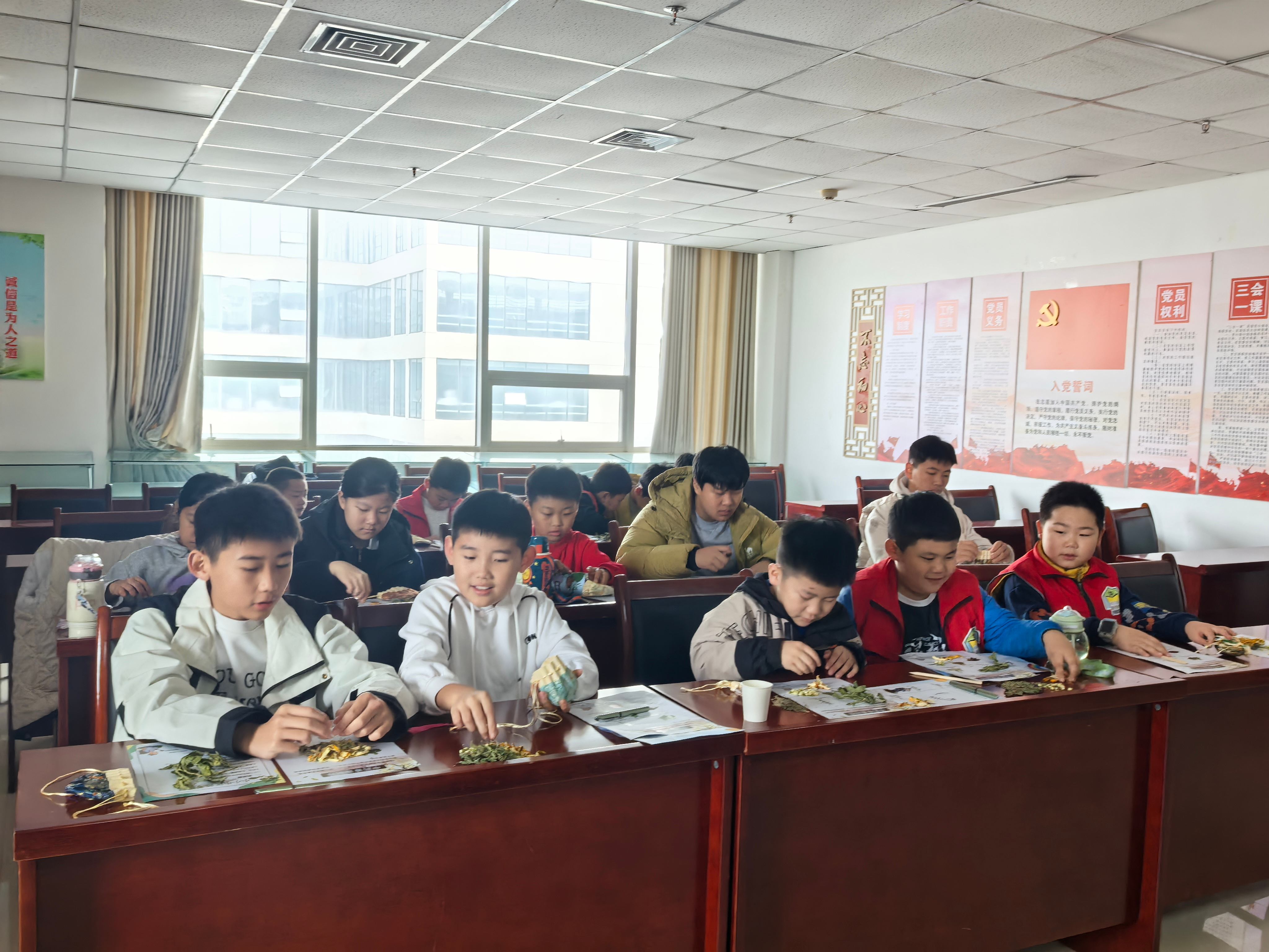 39(1).jpg 古香承文脉 巧手制香囊——巨野县博物馆走进巨野县中医医院开展特色研学活 主题活动 第6张 古香承文脉 巧手制香囊——巨野县博物馆走进巨野县中医医院开展特色研学活 主题活动 第6张