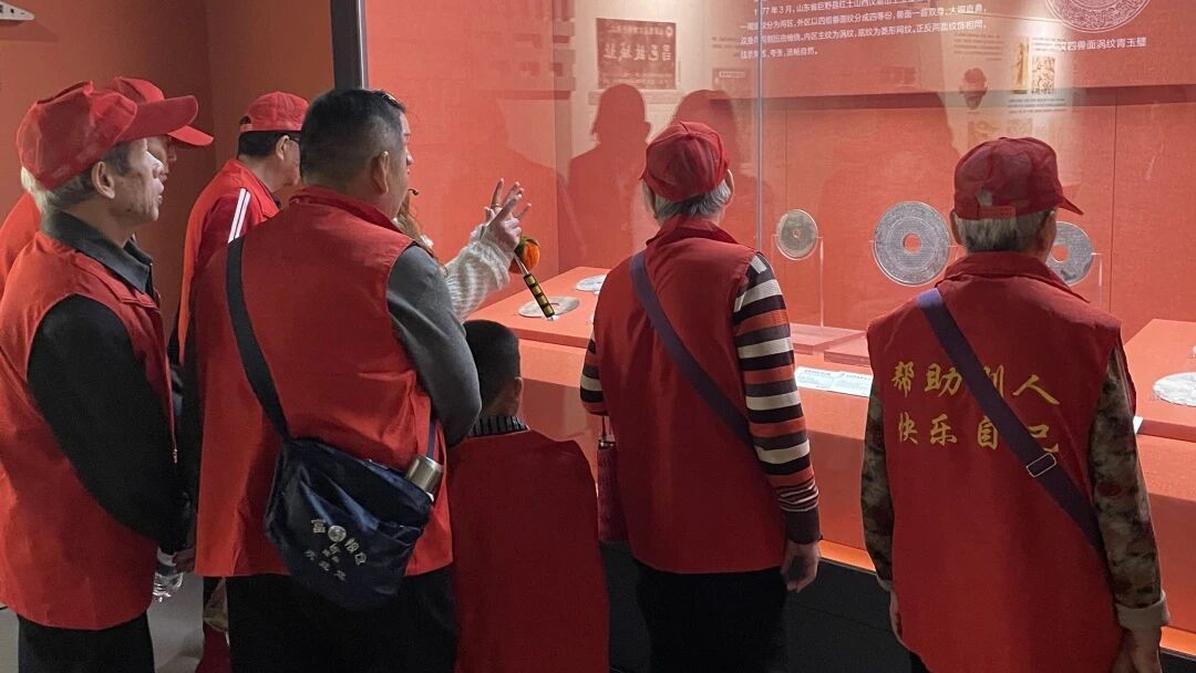 微信图片_2026-07-15_094936_317.jpg “银龄乐享·文化惠民”:巨野博物馆开展老年观众专场参观活动 参观报道 第3张 “银龄乐享·文化惠民”:巨野博物馆开展老年观众专场参观活动 参观报道 第3张