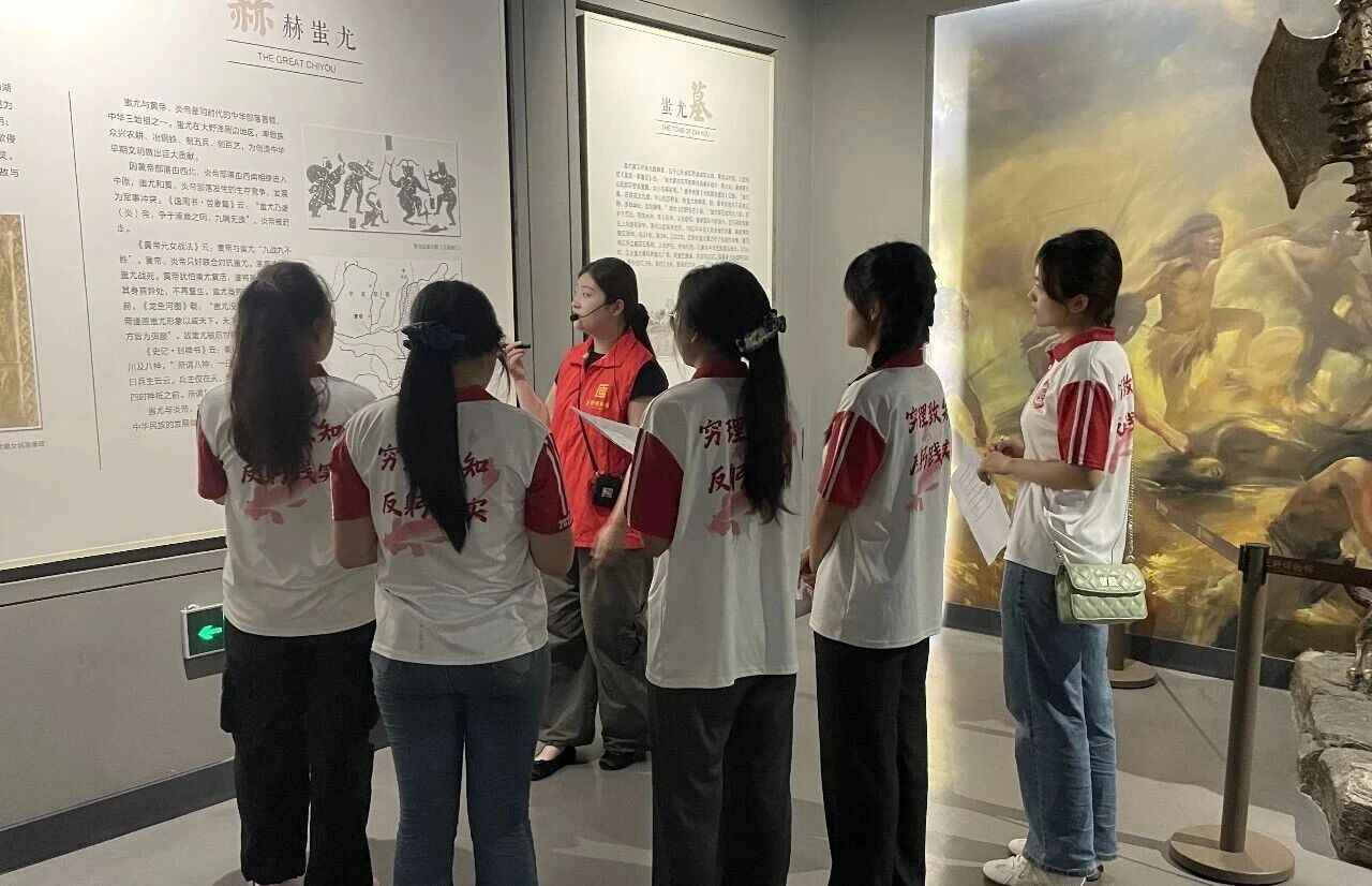 微信图片_2026-08-13_103822_370.jpg 鲁韵传声·普语润乡|中央民族大学推普调研实践团走进巨野博物馆 主题活动 第5张 鲁韵传声·普语润乡|中央民族大学推普调研实践团走进巨野博物馆 主题活动 第5张
