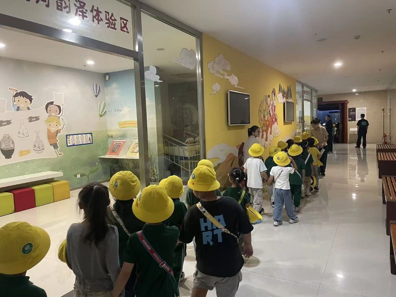 童心迎华诞 文博润童心|博苑现代城幼儿园走进巨野县博物馆开展国庆主题研学活动 参观报道 第2张 童心迎华诞 文博润童心|博苑现代城幼儿园走进巨野县博物馆开展国庆主题研学活动 参观报道 第2张