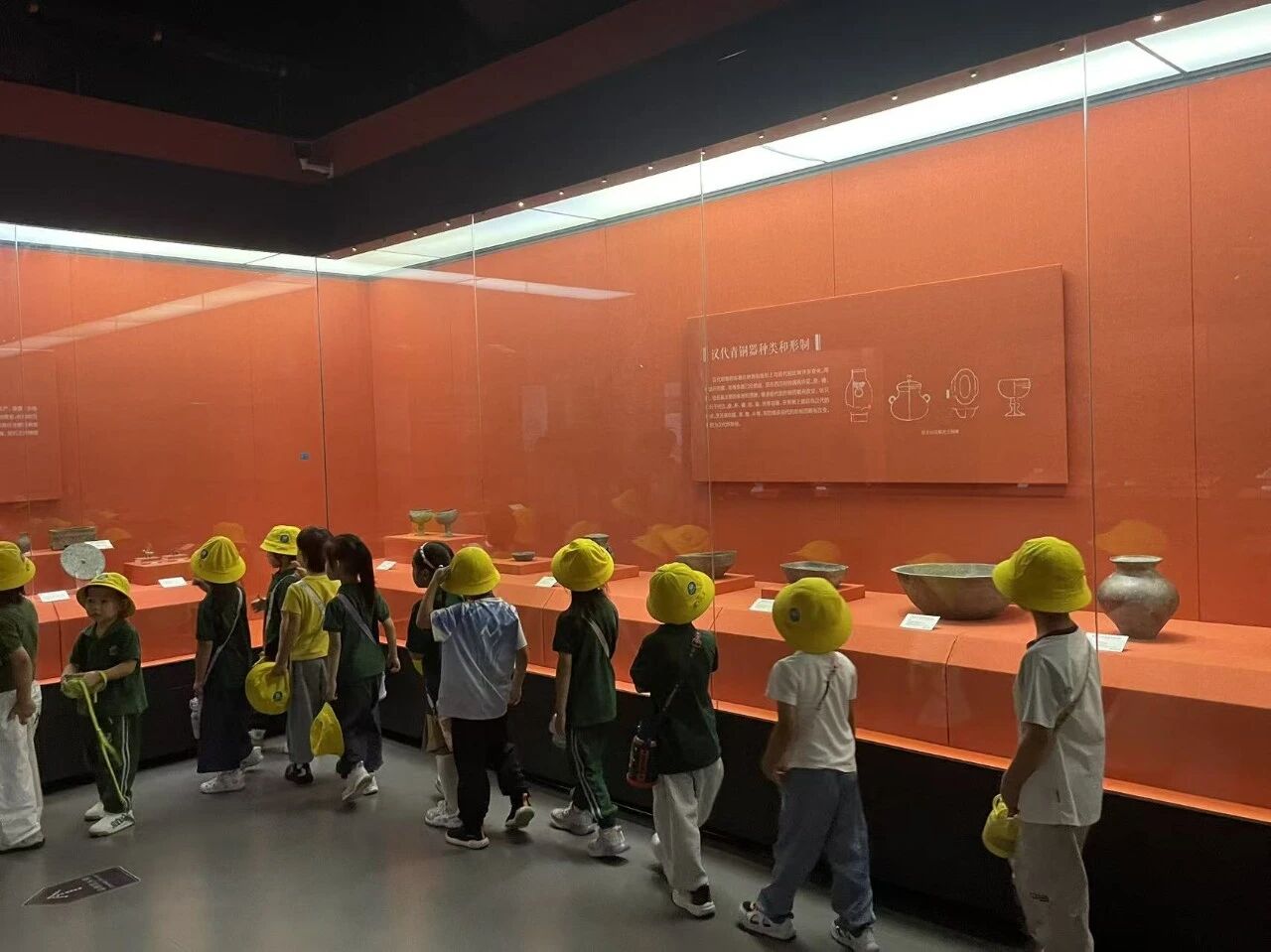 童心迎华诞 文博润童心|博苑现代城幼儿园走进巨野县博物馆开展国庆主题研学活动 参观报道 第3张 童心迎华诞 文博润童心|博苑现代城幼儿园走进巨野县博物馆开展国庆主题研学活动 参观报道 第3张