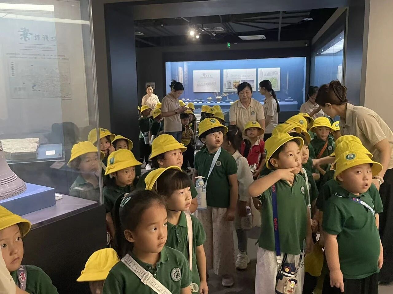 童心迎华诞 文博润童心|博苑现代城幼儿园走进巨野县博物馆开展国庆主题研学活动 参观报道 第7张 童心迎华诞 文博润童心|博苑现代城幼儿园走进巨野县博物馆开展国庆主题研学活动 参观报道 第7张