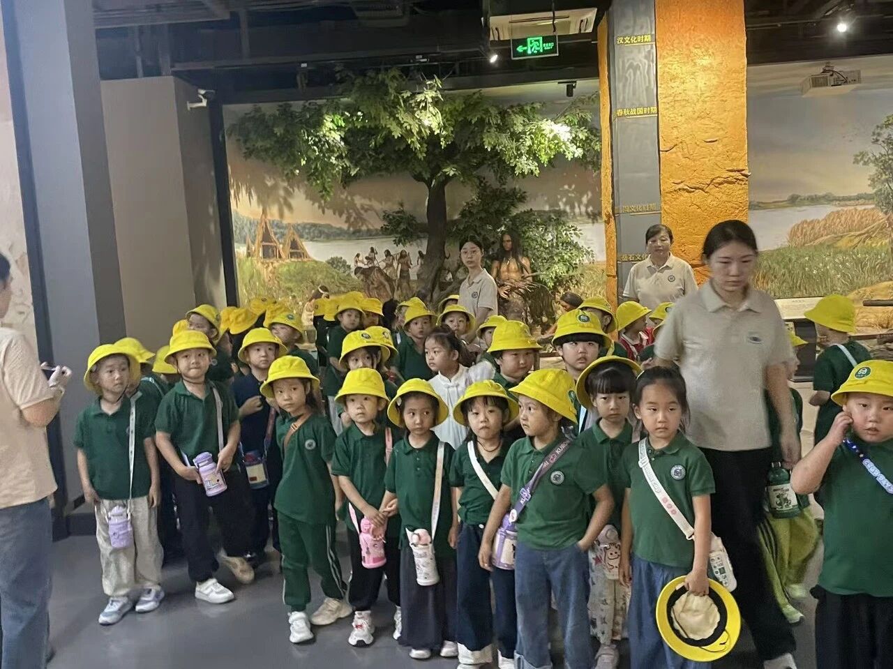童心迎华诞 文博润童心|博苑现代城幼儿园走进巨野县博物馆开展国庆主题研学活动 参观报道 第8张 童心迎华诞 文博润童心|博苑现代城幼儿园走进巨野县博物馆开展国庆主题研学活动 参观报道 第8张