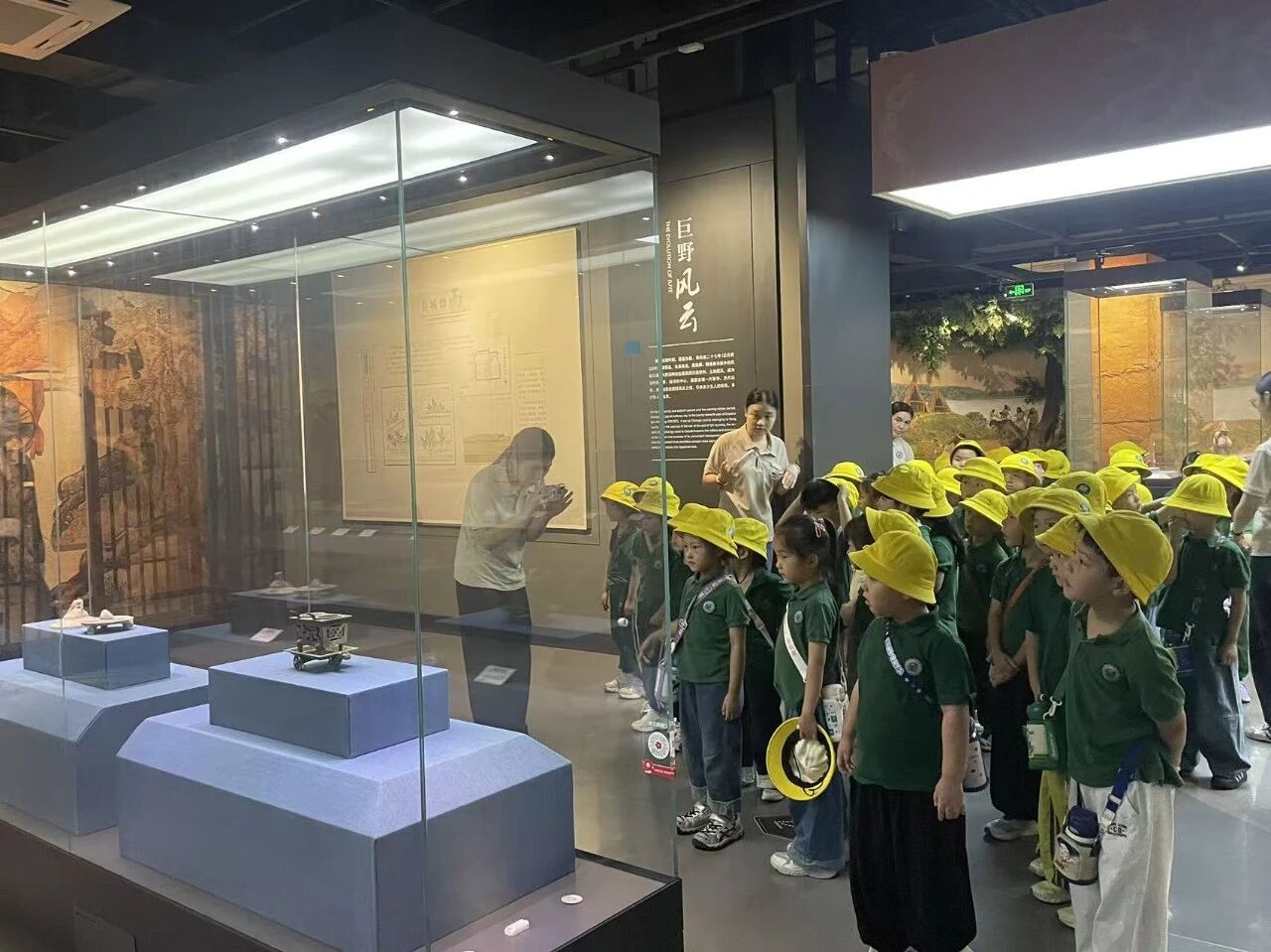童心迎华诞 文博润童心|博苑现代城幼儿园走进巨野县博物馆开展国庆主题研学活动 参观报道 第12张 童心迎华诞 文博润童心|博苑现代城幼儿园走进巨野县博物馆开展国庆主题研学活动 参观报道 第12张
